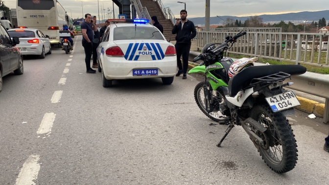 4 aracın karıştığı kazada 2 motosiklet sürücüsü yaralandı