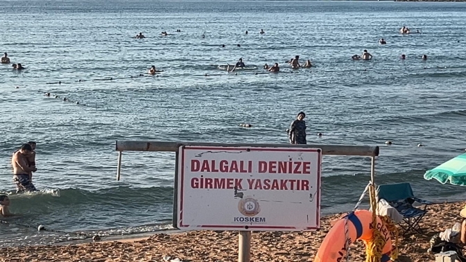 Babalıda denize giren 2 kişi boğulma tehlikesi geçirdi