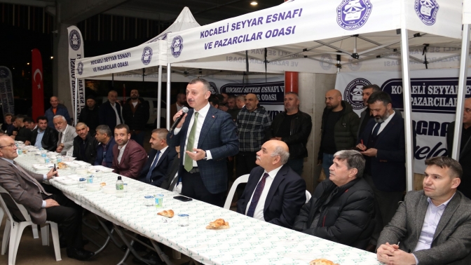 Başkan Büyükakın pazarcı esnafıyla iftarda buluştu