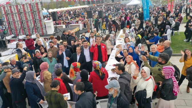 Bu festivalde 4 ton kestane dağıtıldı