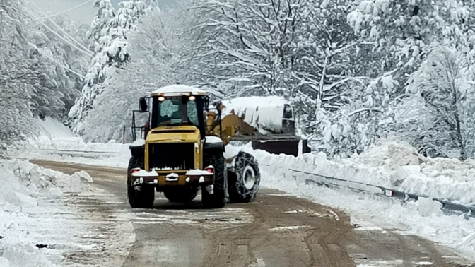 Büyükşehir aralıksız çalışıyor, kapalı yol bulunmuyor