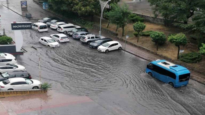 Büyükşehir’den Gebze İstanbul Caddesi’ndeki su taşkınlarına köklü çözüm