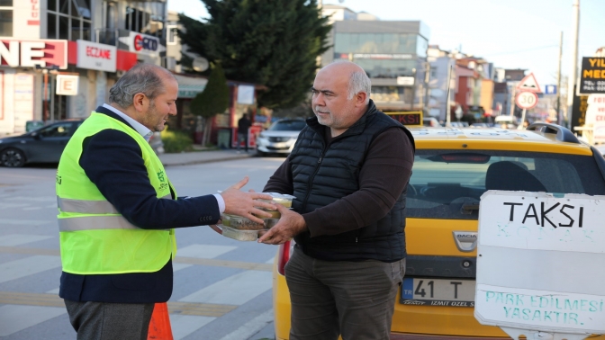 Büyükşehir’den taksicilere sıcak iftarlık