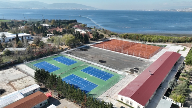 Büyükşehir’in İzmit Tenis Merkezinde sona doğru