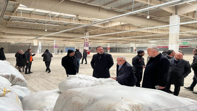 Depremin toplanacağı merkezde hazırlıklar devam ediyor