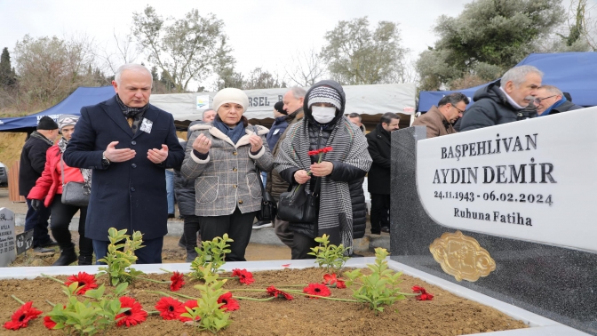 Efsane Pehlivan Aydın Demir Mezarı Başında Anıldı