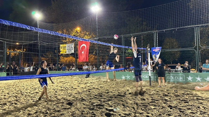 Gölcük Plaj Voleybolunu Çok Sevdi