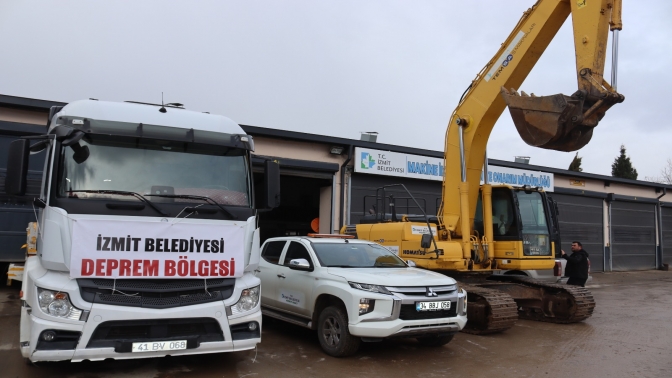 İzmit Belediyesi iş makineleri deprem bölgesi Kırıkhan’a ulaştı