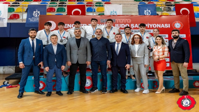 Kağıtspor’dan şampiyonluklarla dolu bir yıl