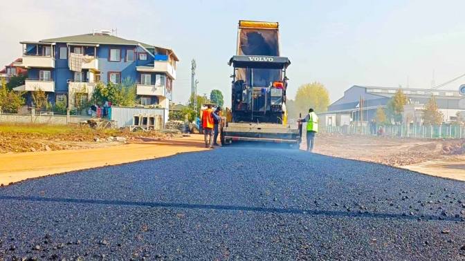 Kartepe’de 3 caddede üstyapı yenilendi