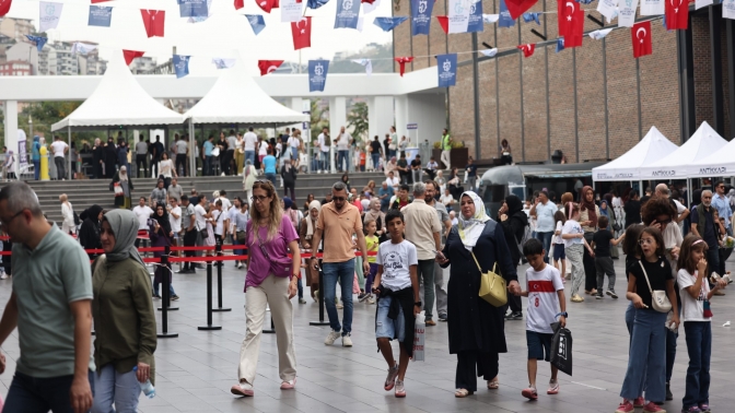 Kitap Fuarına ilgi salonlara sığmıyor