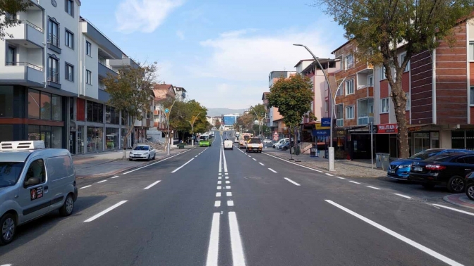 Körfez Akşemsettin Caddesi ve Cumhuriyet Bulvarında yol çizgileri çekildi