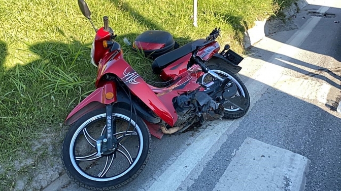 Motosiklet ile otomobil çarpıştı: 3 yaralı