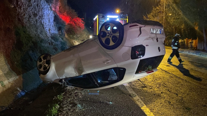 Takla atan otomobilden burnu bile kanamadan çıktı