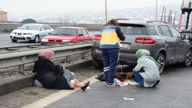 TEMde 23 araç kazaya karıştı: 11 yaralı