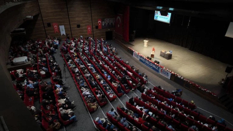 Çayırova’da Saliha Erdim’den Nezaket Üzerine Söyleşi!