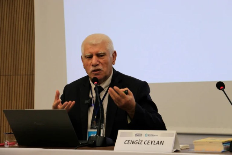 Kitap fuarında yazarlar okuma alışkanlığına dikkat çekti