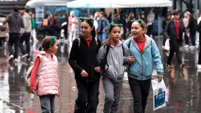 Kitap fuarı yağmura rağmen yoğun ilgiyle başladı
