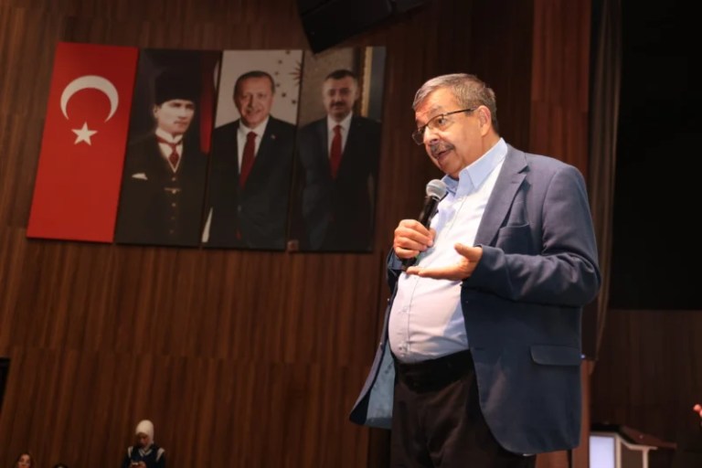 Hayati İnanç, Can Veren Pervaneler’i okurlarla buluşturdu