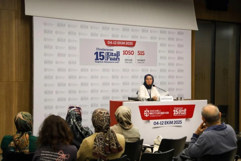 Kitap fuarında yazarlar kültürel sürekliliğe ışık tutuyor