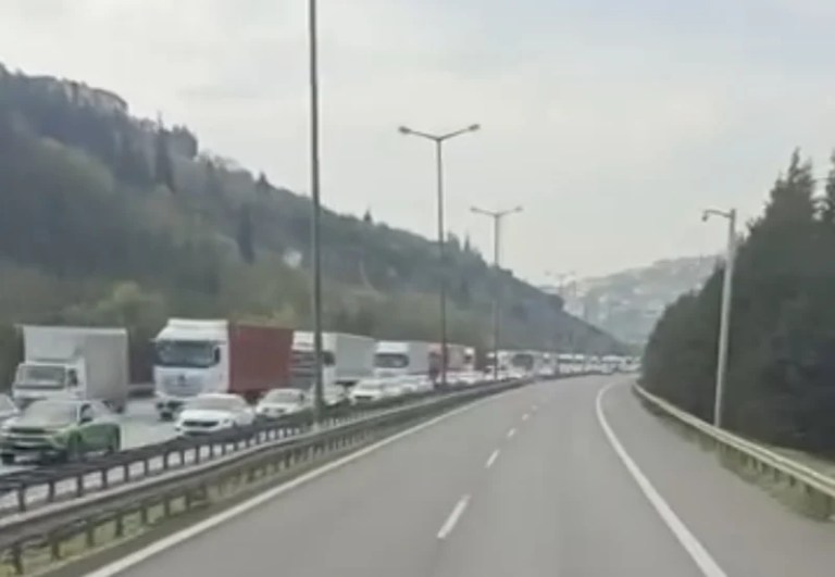 Gültepe’de Yol Çalışması Trafiği Kilitledi!