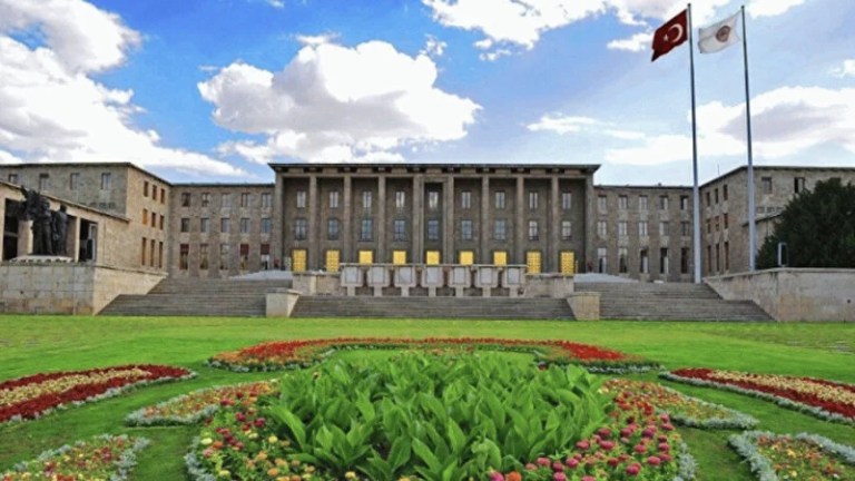 Ankara’da TBMM Lokantasında Taciz Skandalı!