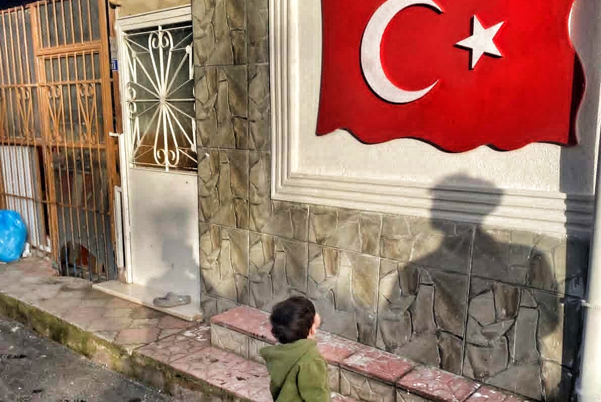 16 aylık Baybars’ın bayrak sevgisi duygulandırıyor