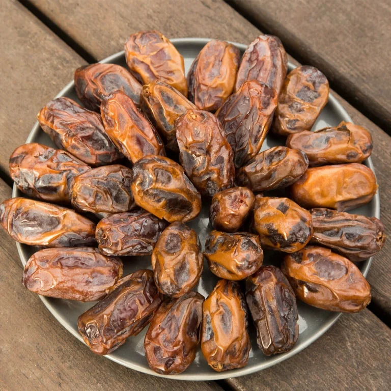 Ramazan öncesi hurma tezgahları canlandı