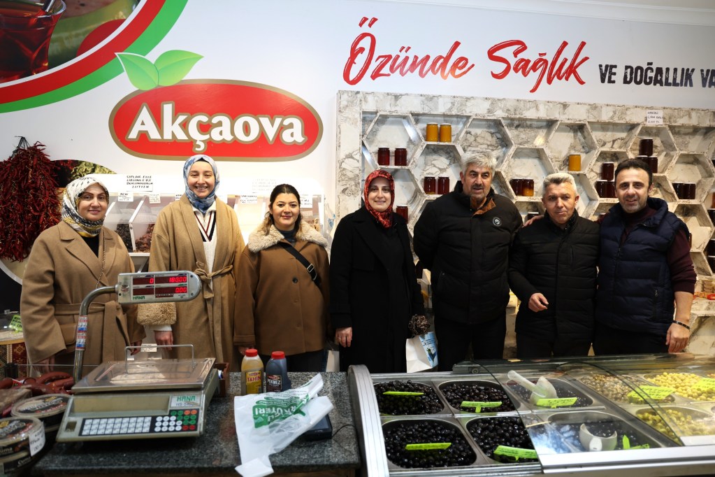 Kandıra’da Berat Kandili’nde Helva İkramı