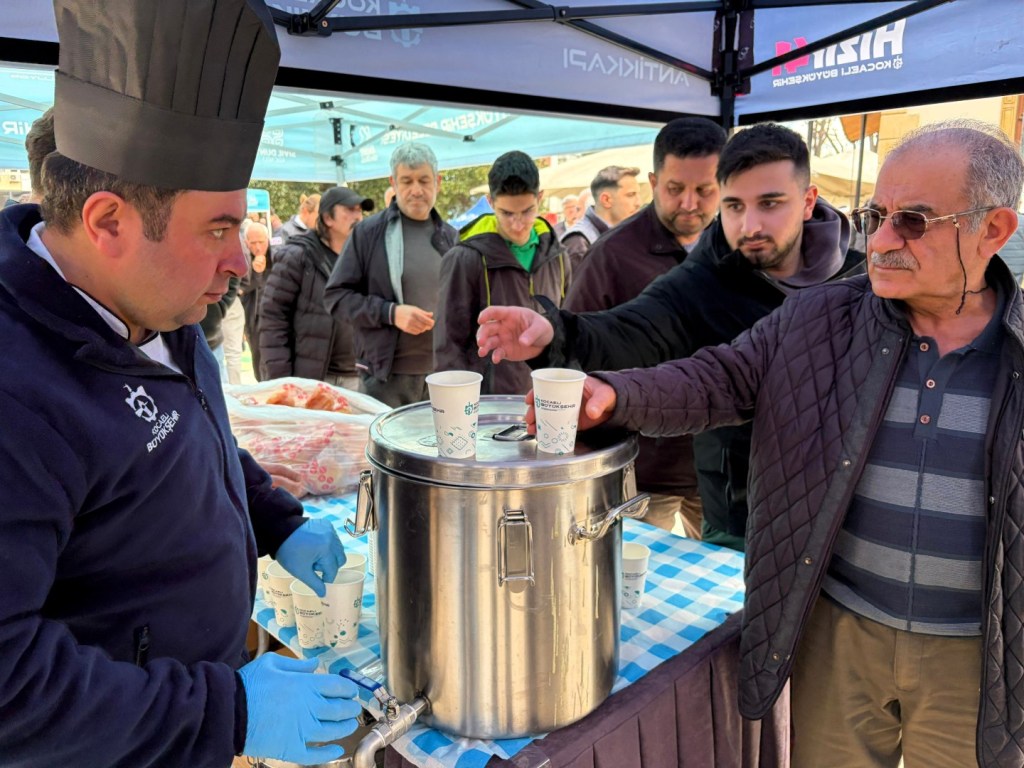 Kocaeli’de Deprem Şehitleri Anısına Çorba İkramı