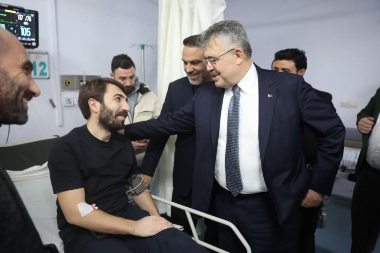 Gazeteci Zeynel Oğuz trafik kazasında yaralandı!