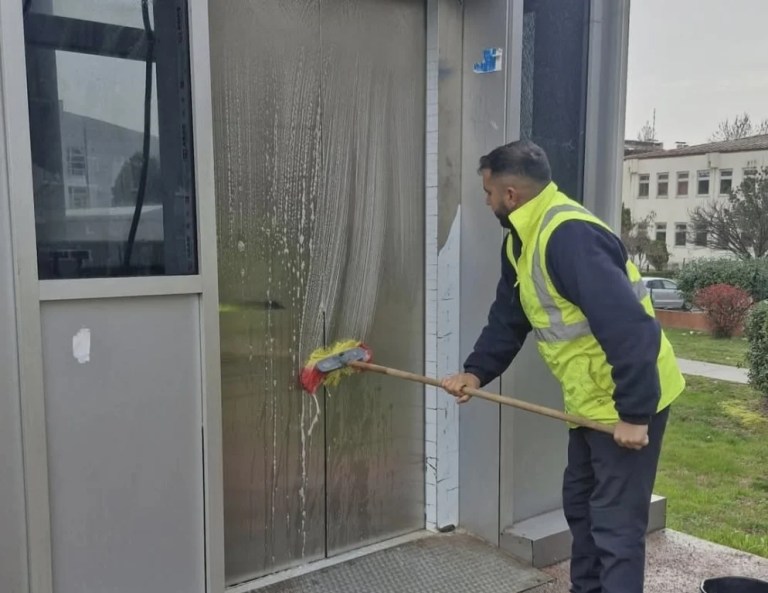Kocaeli Büyükşehir’den üst geçit asansörlerine hijyen