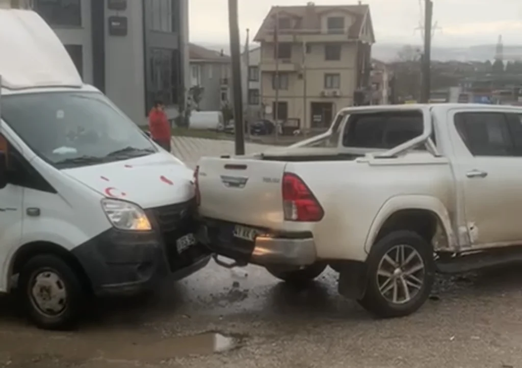 Başiskele’de zincirleme kaza: Mahalleli isyan etti!