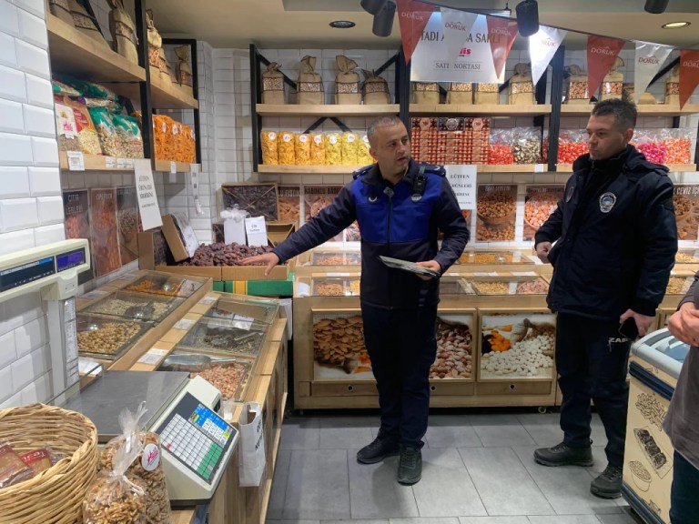 Çayırova zabıtasından bayram öncesi tatlı ve market denetimi