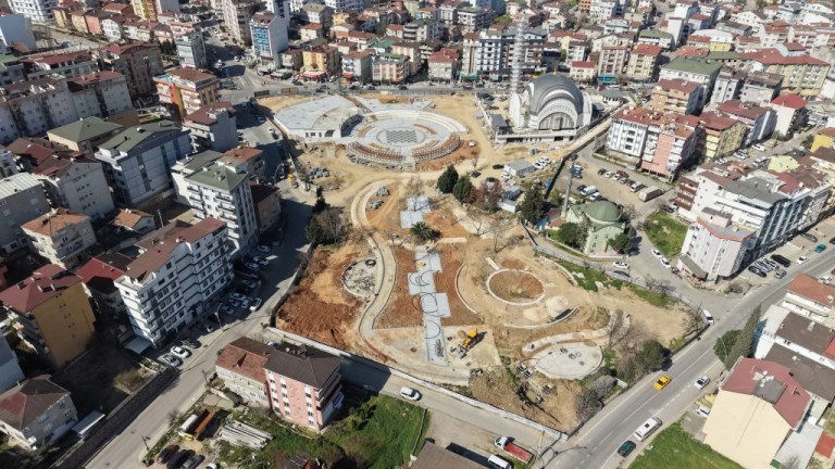 Çayırova Kent Meydanı’nda sona doğru