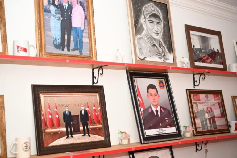 Şehit ailelerine anlamlı ziyaret