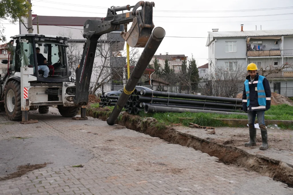 Derince’de altyapı yenileme çalışmaları sürüyor