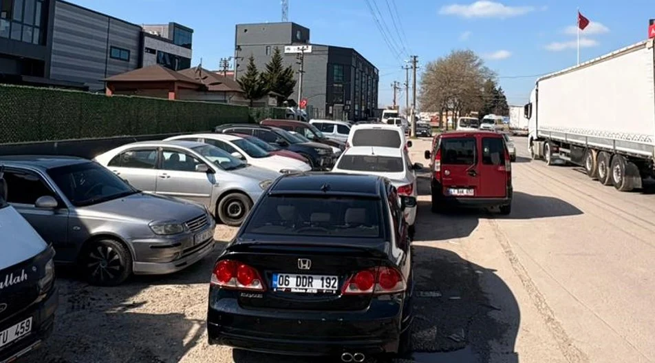 AVM araçları Başiskele esnafını canından bezdirdi!