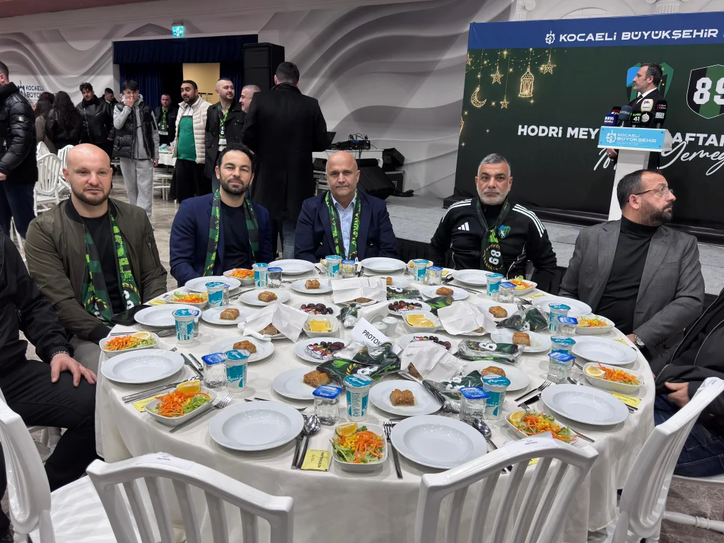 Hodri Meydan İftarında Kocaelispor Camiası Bir Arada