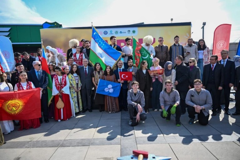 Kocaeli’de Nevruz coşkusu: Kent meydanında bahar kutlaması
