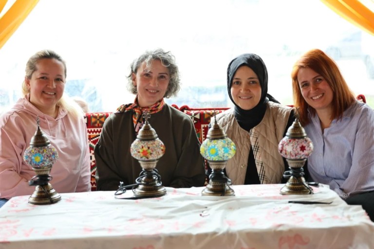 Kartepe’de sanat rüzgarı: Kent meydanı renklendi
