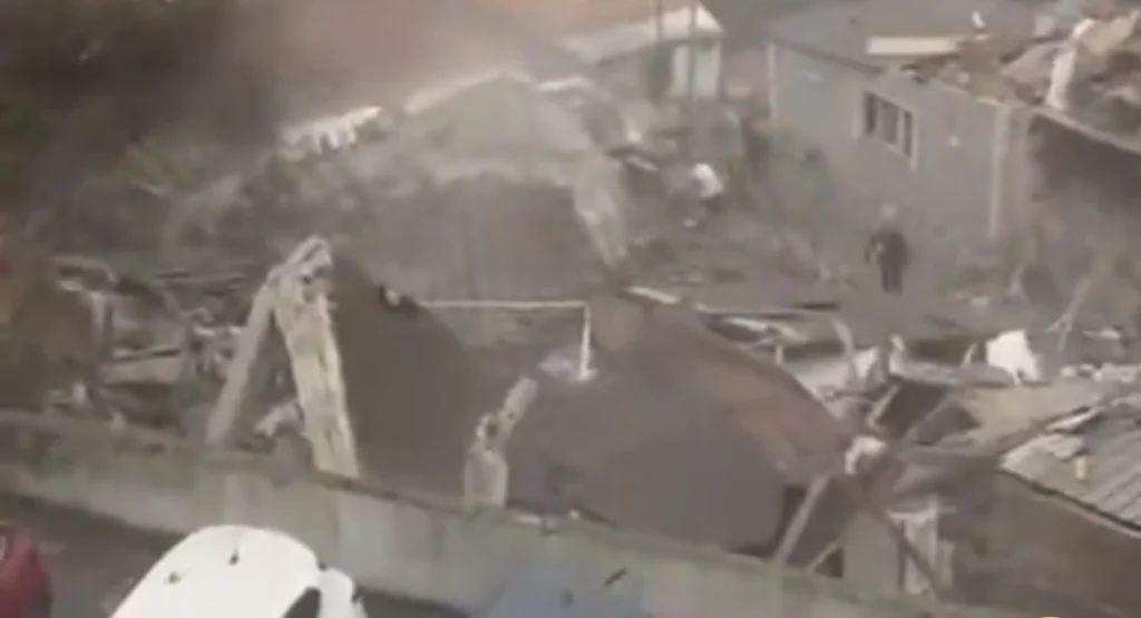 Fatih’te İki Bina Çöktü!