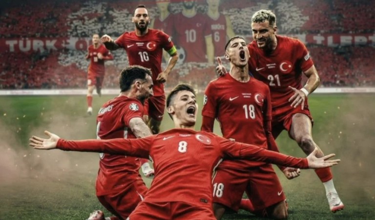 Milli Takım coşkusu İzmit Kent Meydanı’nda