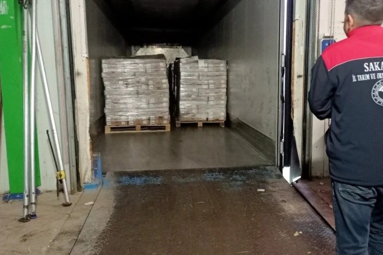Sakarya’da Soğuk Hava Deposunda 32 Ton Son Tüketim Tarihi Geçmiş Tavuk Ele Geçirildi!