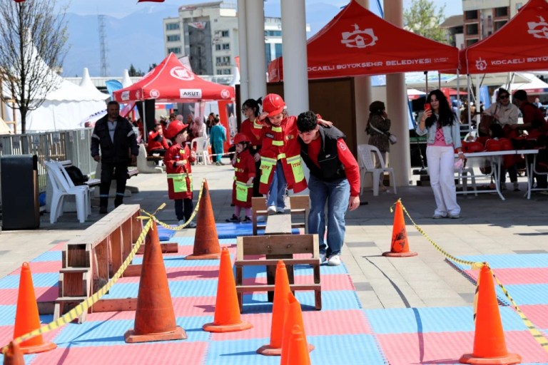 23 Nisan Şenliği’nde çocuklar hem kahraman hem aşçı