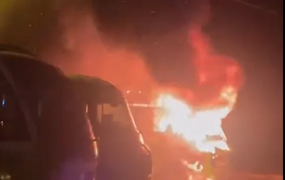 Gölcük’te Park Halindeki Otobüs Alevlere Teslim Oldu!