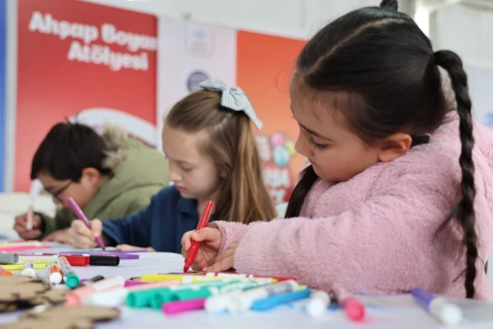İzmit’te 23 Nisan Şenliği Coşkuyla Başladı