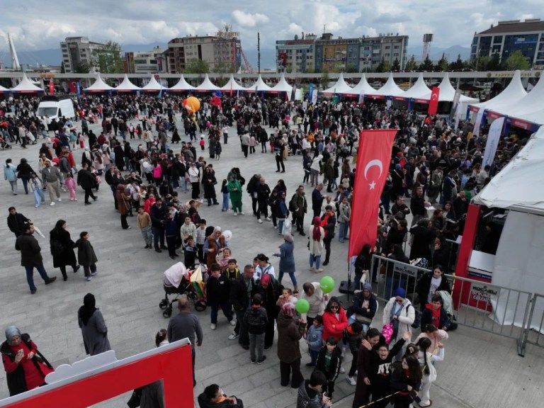 Milli İrade Meydanı Çocuklarla Doldu