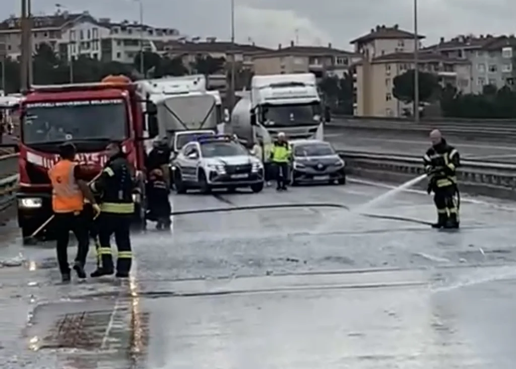 TEM’de zincirleme kaza: İmalat atıkları faciaya yol açtı!