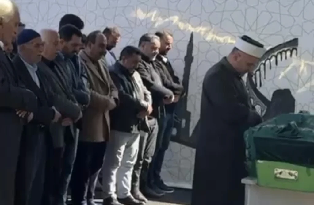 Demir Çelik Fabrikasındaki Kazada Hayatını Kaybeden İşçiler Toprağa Verildi